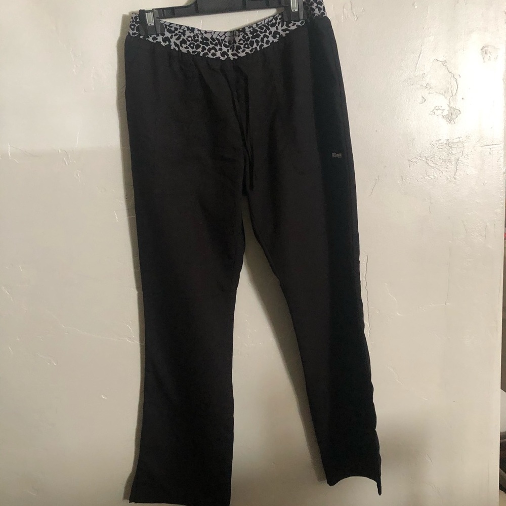 Like new black greys anatomy scrub pants M